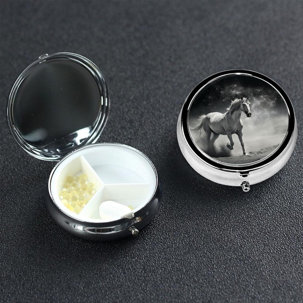 Round Pill Box 3 Compartment Pill Box Pill Containe Pillbox Case for Travel Small Pill Case White Horse ו- האסטרואיד גלולות ארגן עבור ויטמינים שמן Box
