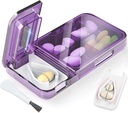גלולת גלולות קטנות או קטנות 2-in-1 Travel Pill Box & Pill Splitter - נפח גדול של 4 השוואת גלולות - Detachable nonslip V-Shaped Pad. Wrap-Around Blade Guard (Purple)