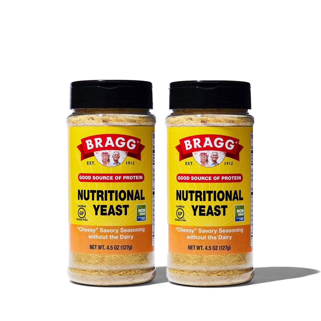 Bragg Premium Nutritional Yeast Seasoning - טבעוני, Gluten חינם - מקור טוב של חלבונים ווויטמינים - מזון תזונתי Savory Parmesan גבינות substitute (מקור, 4.5 Ounce (Pack של 2))
