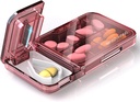 חברת Travel Pill Productionser with Pill Cutter Splitter, 4 השוואתיות של Pill Case, Small Pill Box for Pocket Purse, Daily Pill Container to Hold Vietnams Cod Liver Oil Supplements, Medicine Planner (Pink)