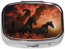 סוסים שחורים Red Glowing Clouds Printed Square Pill מארגנת עם 2 השוואתיות, Portable Mini Pill Box Case for Medicine, ויטמין, שמן דגים, תוספים